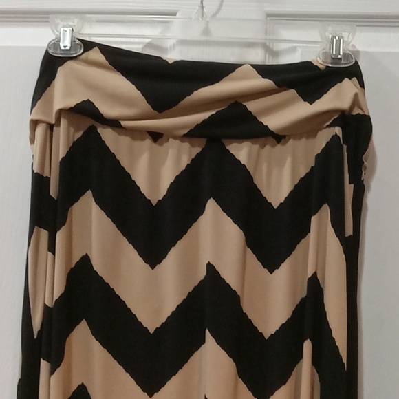 Cato Chevron Maxi Skirt in Black and Cream - Picture 3 of 3